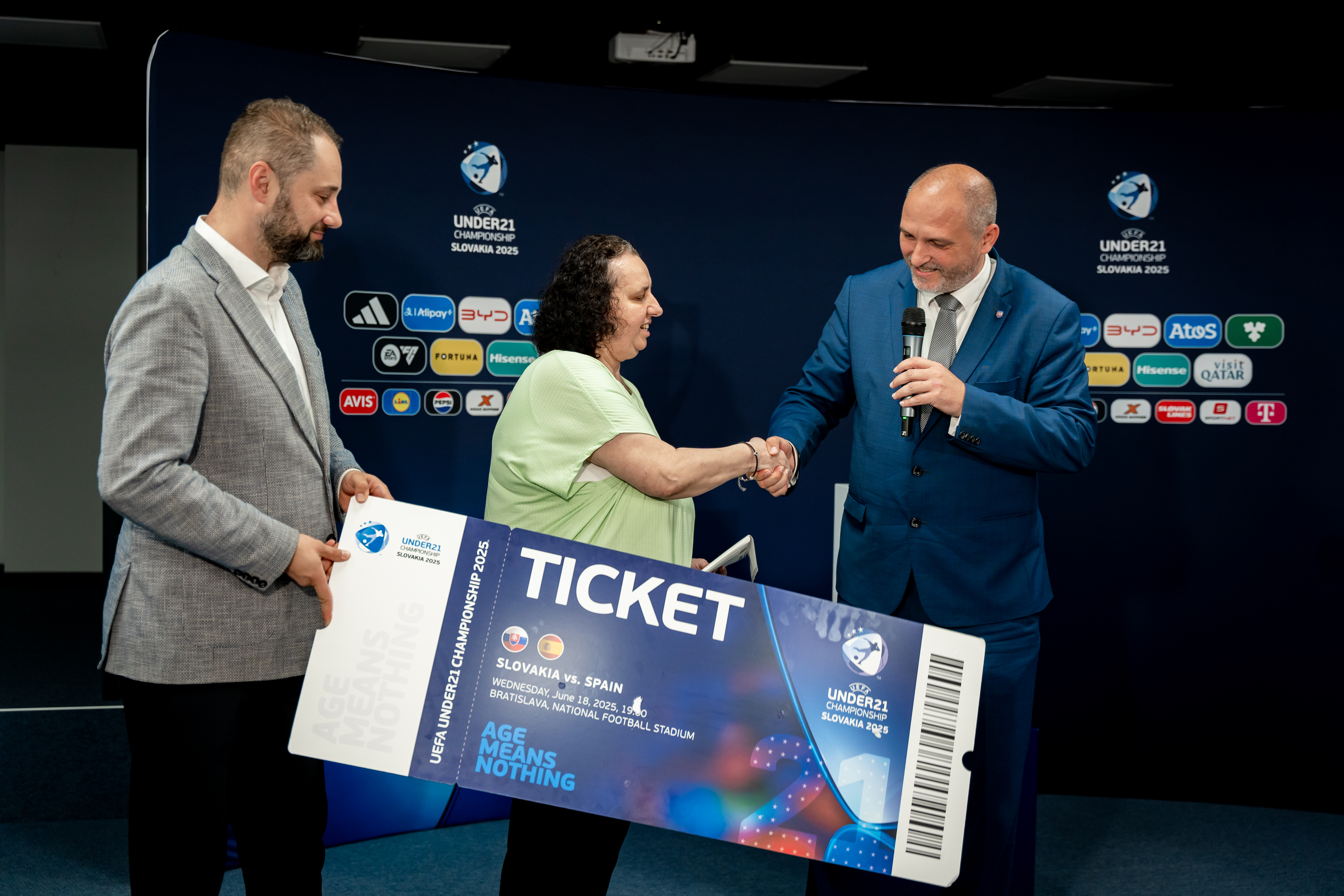 Tlacovy brifing - o pripravach sampionatu UEFA-23